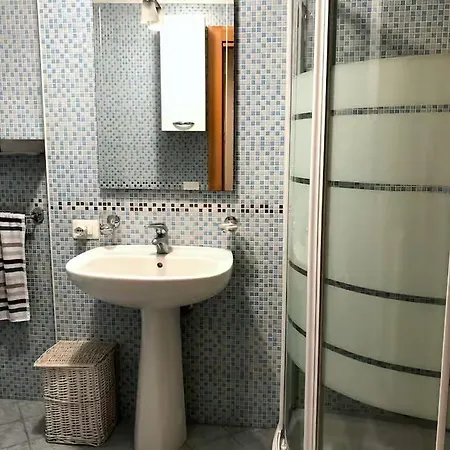 Comodo E Silenzioso Bilocale In Centro Citta Nápoles