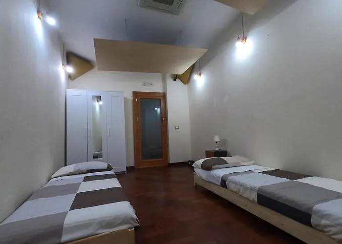 Comodo E Silenzioso Bilocale In Centro * Napoli