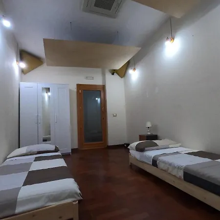 Comodo E Silenzioso Bilocale In Centro * Napoli